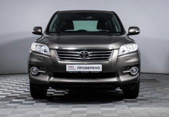 Подержанный автомобиль Toyota RAV4 2011 года (2 фото)