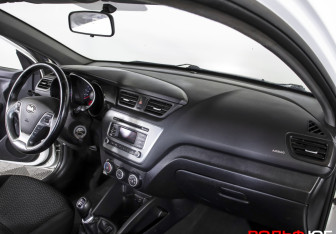 Подержанный автомобиль Kia Rio Sedan 2017 года (9 фото)