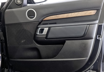 Подержанный автомобиль Land Rover Discovery 2018 года (25 фото)