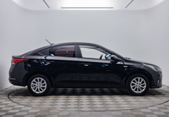 Подержанный автомобиль Hyundai Solaris Sedan 2021 года (6 фото)
