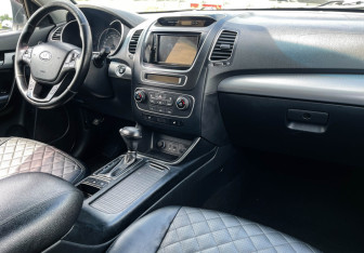 Подержанный автомобиль Kia Sorento 2014 года (9 фото)
