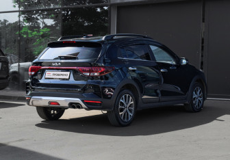 Подержанный автомобиль Kia Rio Hatchback 2021 года (4 фото)