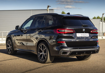 Подержанный автомобиль BMW X5 2019 года (7 фото)