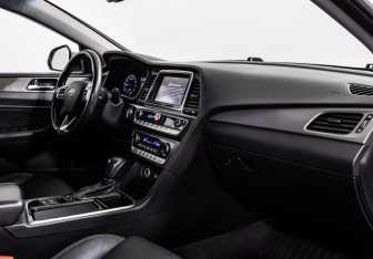 Подержанный автомобиль Hyundai Sonata 2017 года (9 фото)