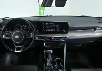 Подержанный автомобиль Kia K5 2020 года (8 фото)