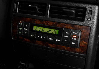 Подержанный автомобиль Toyota Land Cruiser Suv 2013 года (25 фото)