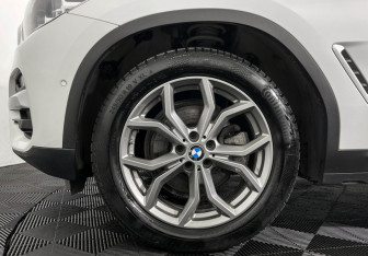 Подержанный автомобиль BMW X3 2020 года (7 фото)