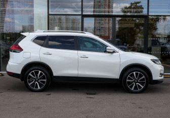 Подержанный автомобиль Nissan X-Trail 2021 года (4 фото)