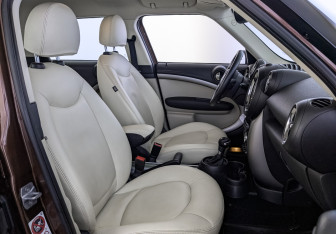 Подержанный автомобиль MINI Countryman 2015 года (24 фото)