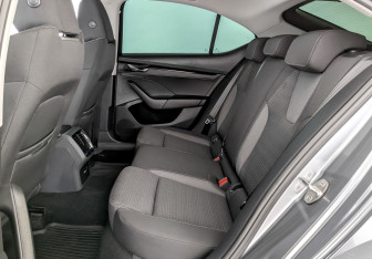 Подержанный автомобиль Skoda Octavia Liftback 2021 года (12 фото)