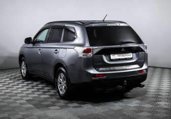 Подержанный автомобиль Mitsubishi Outlander 2012 года (7 фото)