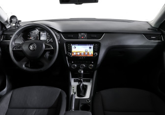 Подержанный автомобиль Skoda Octavia Liftback 2015 года (12 фото)