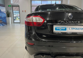 Подержанный автомобиль Renault Fluence 2012 года (8 фото)