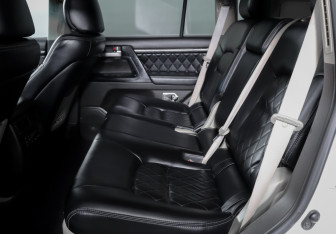 Подержанный автомобиль Toyota Land Cruiser Suv 2007 года (10 фото)