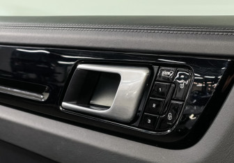 Подержанный автомобиль Porsche Cayenne 2018 года (17 фото)