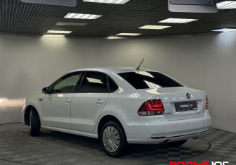 Подержанный автомобиль Volkswagen Polo Sedan 2016 года (22 фото)