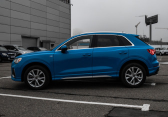 Подержанный автомобиль Audi Q3 2023 года (8 фото)