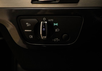 Подержанный автомобиль Audi Q7 2015 года (15 фото)