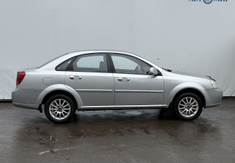 Подержанный автомобиль Chevrolet Lacetti Sedan 2011 года (4 фото)