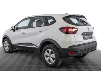 Подержанный автомобиль Renault Kaptur 2019 года (7 фото)