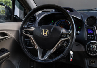Подержанный автомобиль Honda Insight Hatchback 2009 года (11 фото)