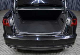 Подержанный автомобиль Audi A6 Sedan 2018 года (10 фото)