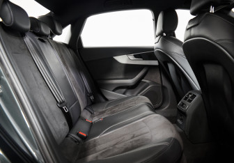Подержанный автомобиль Audi A4 Sedan 2019 года (11 фото)