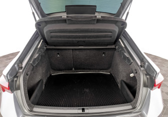 Подержанный автомобиль Skoda Octavia Liftback 2021 года (10 фото)