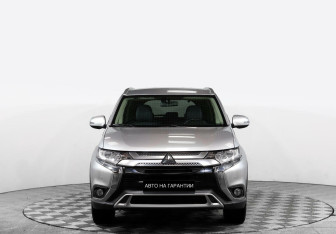 Подержанный автомобиль Mitsubishi Outlander 2019 года (2 фото)