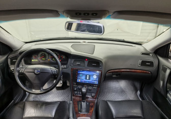 Подержанный автомобиль Volvo S60 2007 года (11 фото)