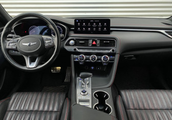 Подержанный автомобиль Genesis G70 2020 года (15 фото)