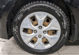 Подержанный автомобиль Hyundai Solaris Hatchback 2014 года (17 фото)