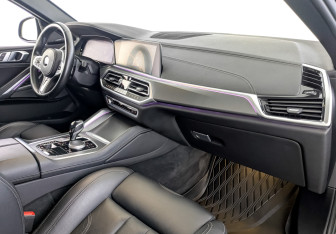 Подержанный автомобиль BMW X6 2021 года (11 фото)