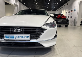 Подержанный автомобиль Hyundai Sonata 2020 года (8 фото)