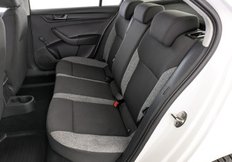 Подержанный автомобиль Skoda Rapid Liftback 2021 года (18 фото)