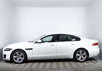 Подержанный автомобиль Jaguar XF Sedan 2016 года (8 фото)