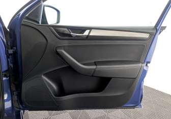 Подержанный автомобиль Skoda Rapid Liftback 2019 года (24 фото)