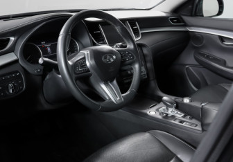 Подержанный автомобиль Infiniti QX50 2018 года (14 фото)