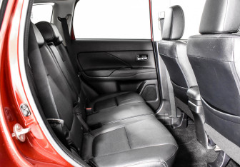 Подержанный автомобиль Mitsubishi Outlander 2014 года (8 фото)