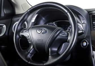 Подержанный автомобиль Infiniti QX60 2019 года (15 фото)