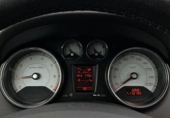 Подержанный автомобиль Peugeot 308 Hatchback 2008 года (20 фото)