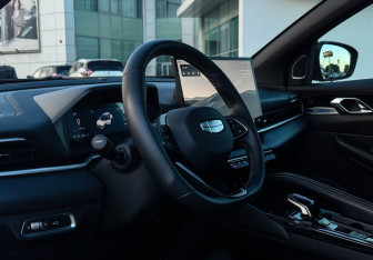 Подержанный автомобиль Geely Coolray 2025 года (13 фото)