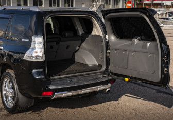 Подержанный автомобиль Toyota Land Cruiser Prado 2011 года (26 фото)