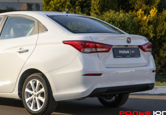 Подержанный автомобиль Changan Alsvin 2023 года (17 фото)