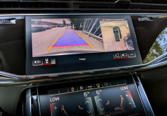 Подержанный автомобиль Audi Q8 2022 года (30 фото)