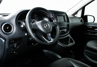 Подержанный автомобиль Mercedes-Benz Vito 2016 года (14 фото)