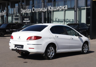Подержанный автомобиль Peugeot 408 2014 года (5 фото)