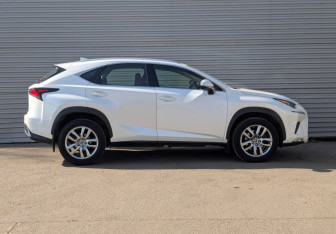 Подержанный автомобиль Lexus NX 2018 года (4 фото)