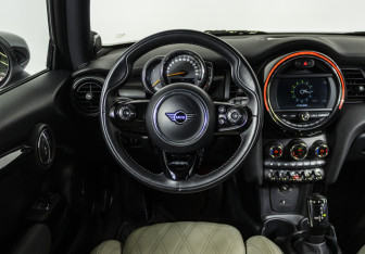 Подержанный автомобиль MINI Hatch 2020 года (13 фото)