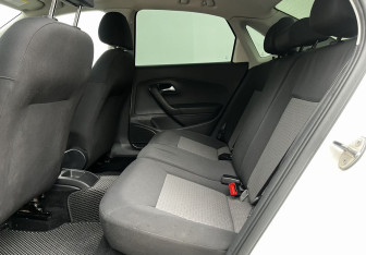 Подержанный автомобиль Volkswagen Polo Sedan 2012 года (11 фото)